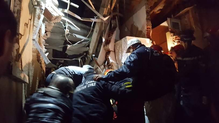 مصرع ستة أشخاص إثر انفجار وانهيار بناية سكنية بالجزائر