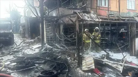 إنقاذ عالقين في حريق بباشاك شهير 