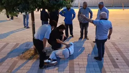 طبيبٌ يقفز من فوق سورٍ لإنقاذ سائق درّاجةٍ ناريّة مصابٍ بحادثٍ في إينه‌گول ببورصة