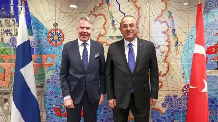 وزير الخارجية التركي يهنئ نظيره الفنلندي عقب انضمام فنلندا لحلف الناتو