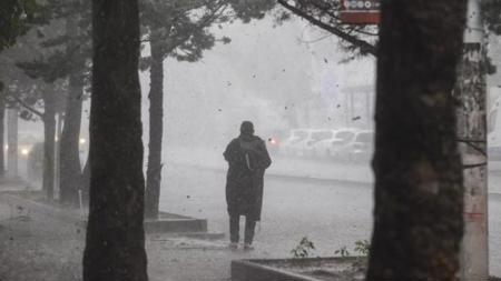 الأرصاد الجوية التركية تحذر  من رياح قوية وعواصف في منطقة مرمرة