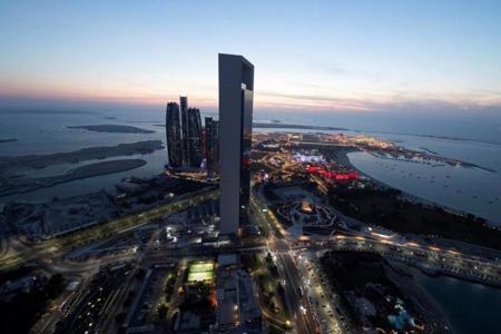 أبو ظبي: إلزامية ارتداء الكمامات في الأماكن المغلقة