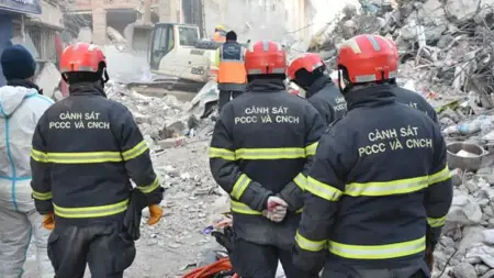 الخارجية التركية تكشف عدد الأجانب المشاركين في جهود البحث والإنقاذ