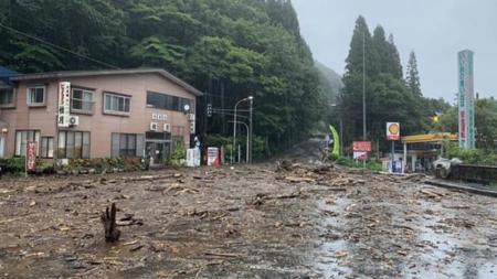إعصار "غير مسبوق" يضرب اليابان