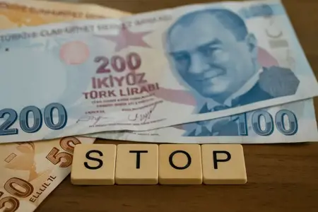 تركيا تقرّر إيقاف تجديد حسابات ودائع الليرة المحمية من تقلبات الصرف