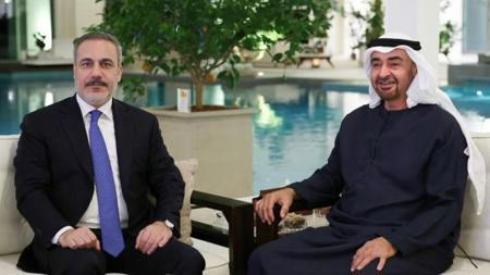 وزير الخارجية التركي يجري اتصالًا هاتفيًا مع نظيره الإماراتي