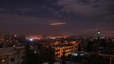 مقتل خمسة عسكريين سوريين في قصف إسرائيلي استهدف مطار دمشق
