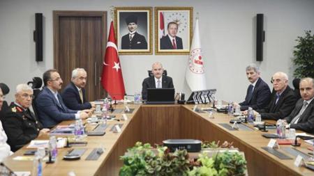 وزير الداخلية التركي يجتمع بكل محافظي الولايات الـ81
