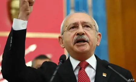 شجار بين أعضاء حزب الشعب الجمهوري في إزمير ينتهي بتدخل قوات الأمن