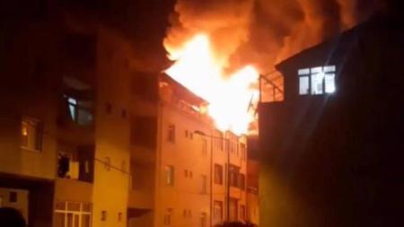 اندلاع حريق كبير بمبنى في باغجلار