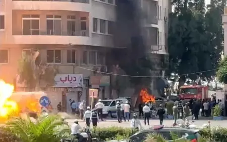 عاجل: دوي انفجارات في دمشق أثناء زيارة الرئيس الفرنسي ماكرون
