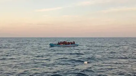 إنقاذ 114 مهاجرًا غير نظامي دفعتهم عناصر يونانية إلى المياه الإقليمية التركية