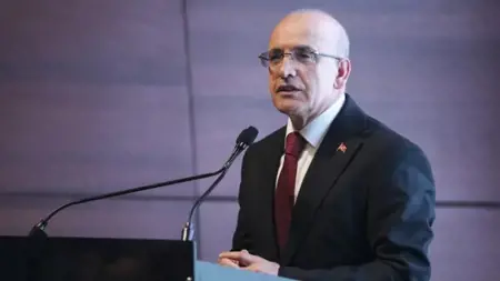 شيمشك ينفي تخفيف السياسة النقدية ويؤكد التمسك باستقرار الأسعار