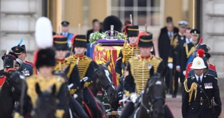 نساء العائلة المالكة يرتدين الحجاب فى جنازة الملكة اليزابيث.. ما القصة؟