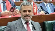 اعتداء بسكين على رئيس بلدية تركي أمام منزله وإصابة نجله