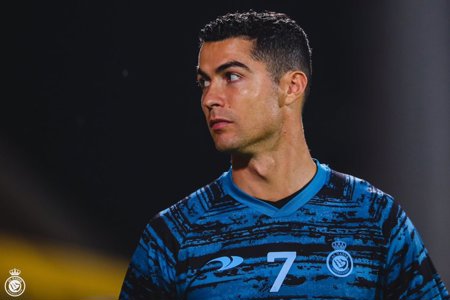 كيف تابع النجم البرتغالي كريستيانو رونالدو أول مباراة للنصر السعودي؟
