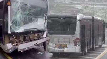 إصابة 4 أشخاص في حادث اصطدام حافلتين بمنطقة إسنيورت
