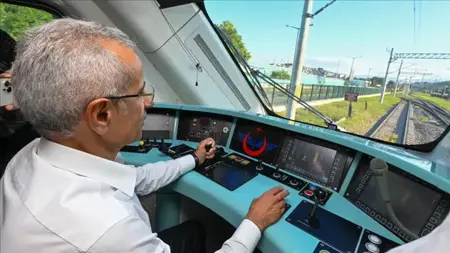 وزير النقل التركي يعلن قرب انتهاء أعمال تصميم القطار السريع المحلي