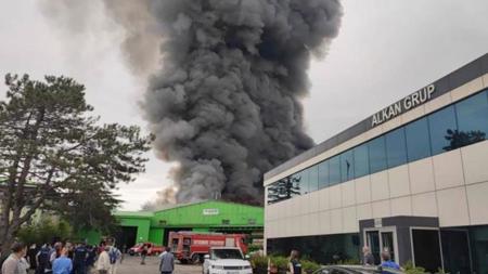اندلاع حريق هائل في مصنع بإسطنبول
