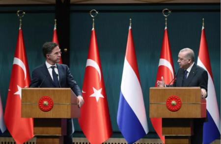 هولندا تشيد بجهود تركيا في الوساطة بين أوكرانيا وروسيا