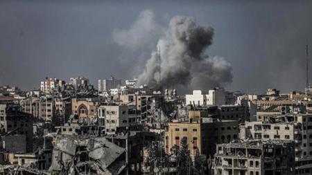 إسرائيل تقصف المساكن العامة التي بنيت بتمويل قطري في قطاع غزة