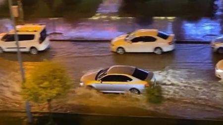 شوارع غازي عنتاب تغرق بسبب الأمطار الغزيرة