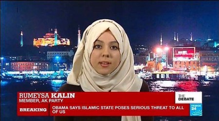 ابنة سياسي تركي مشهور تخلع الحجاب 