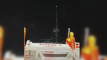 إنقاذ 3 أشخاص على متن قارب عائم قبالة موغلا