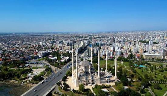 أضنة تضيف أحياء جديدة إلى المناطق المغلقة للأجانب