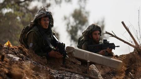 جيش الاحتلال يعترف:"الأسرى الإسرائيليين قُتلوا برغم رفعهم رايات بيضاء وتحدثهم بالعبرية"