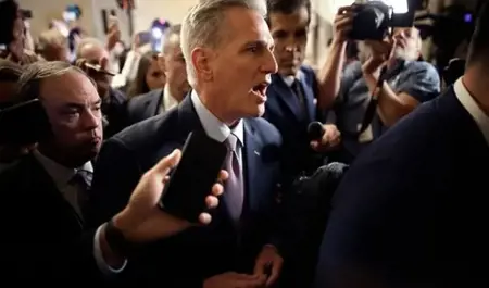 للمرة الأولى في تاريخ البلاد.. مجلس النواب الأمريكي يعزل رئيسه