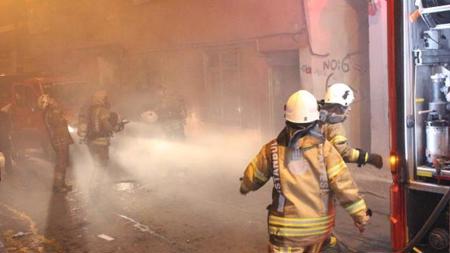 اندلاع حريق هائل في الأحياء الفقيرة في اسطنبول