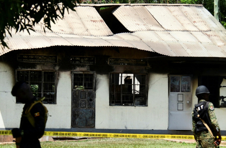 حادث أليم ..مصرع 11 طفلاً في حريق مدرسة للمكفوفين في أوغندا