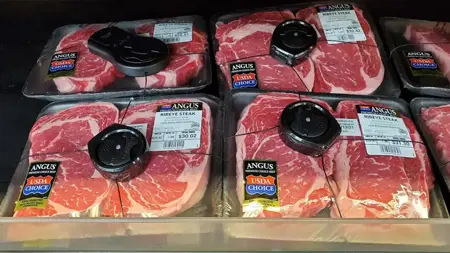 بسبب انتشار السرقة.. متاجر إنجلترا تحاول حماية منتجاتها بأجهزة الإنذار