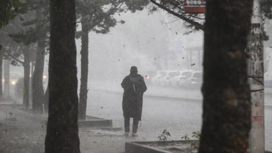 والي أنقرة يحذر من عواصف وأمطار قوية متوقعة في العاصمة التركية