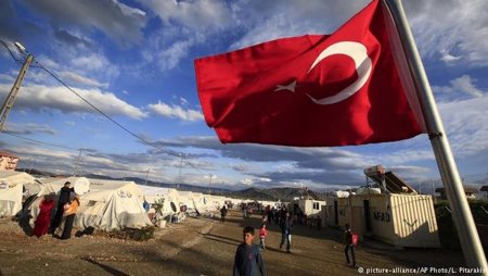 كم يبلغ عدد اللاجئين السوريين المقيمين في إسطنبول ؟..محافظ المدينة يجيب