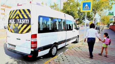 بلدية إزمير ترفع رسوم حافلات نقل الطلاب بنسبة كبيرة