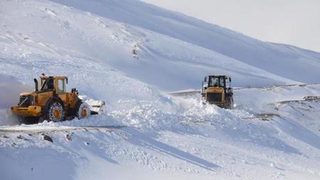 الثلوج الكثيفة تغلق الطرق وتصيب حركة المرور بالشلل في سيواس