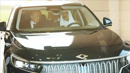 أمير قطر يبدي اعجابه الكبير بهدية أردوغان 