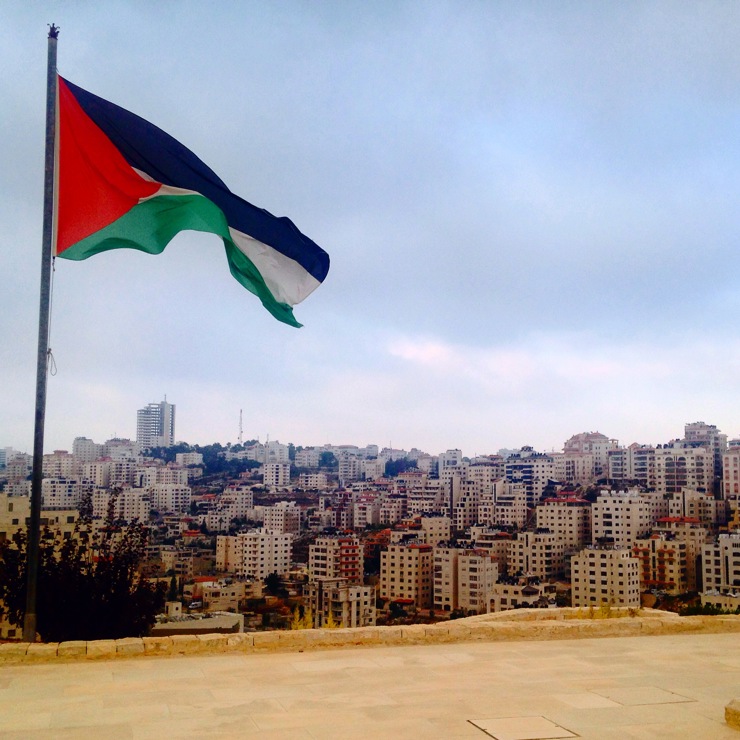 قوات الاحتلال تعتدي بالضرب على فلسطينيين في الضفة الغربية