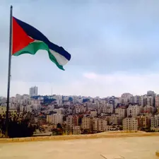 قوات الاحتلال تعتدي بالضرب على فلسطينيين في الضفة الغربية
