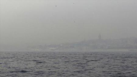 ضباب كثيف يغلق مضيق البوسفور في إسطنبول 
