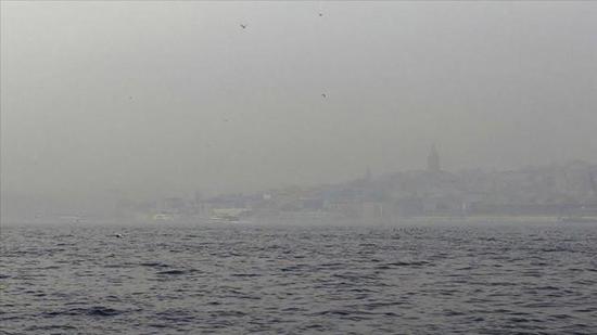 ضباب كثيف يغلق مضيق البوسفور في إسطنبول 