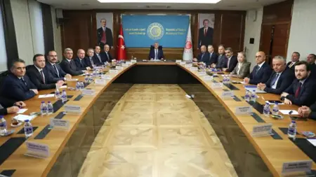 عاجل .."عمر بولاط "وزير التجارة في حكومة أردوغان الجديدة يعقد اجتماعه الأول 