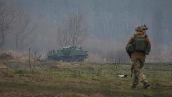 جمهورية التشيك ترسل دبابات وناقلات الجند المدرعة إلى أوكرانيا
