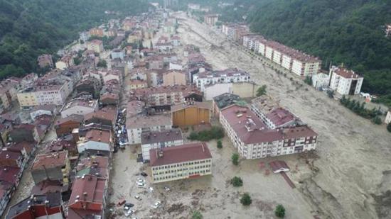 تواصل دعم المناطق المتضررة من الفيضانات في تركيا