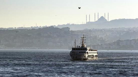 تعذر إجراء بعض الرحلات البحرية في إسطنبول بسبب الطقس