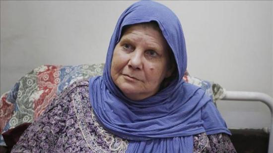 بعد إنقاذها من موت محقق.. سيدة أمريكية تعلن سبب رفضها مغادرة غزة بكلام مؤثر
