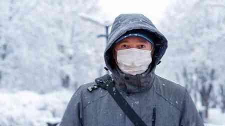 عالم فيروسات ألماني يتوقع ارتفاع الإصابات بكورونا خلال الشتاء