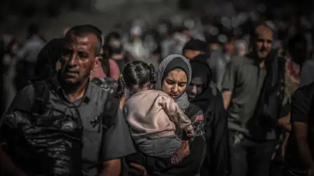 نفاذ دقيق القمح ومنتجات الألبان والبيض والمياه المعدنية في جميع متاجر غزة